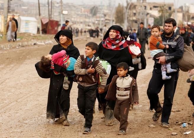 Displaced Iraqi Families Flee ISIS